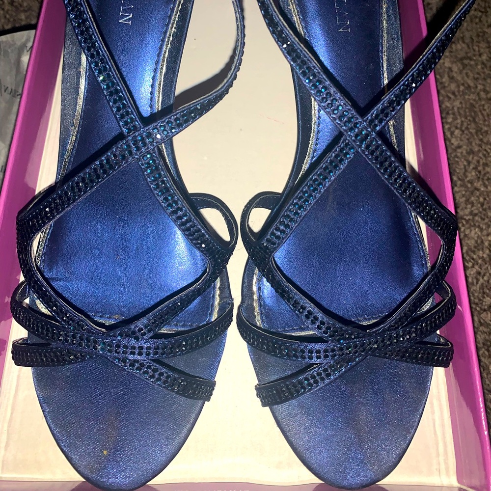 Navy heels